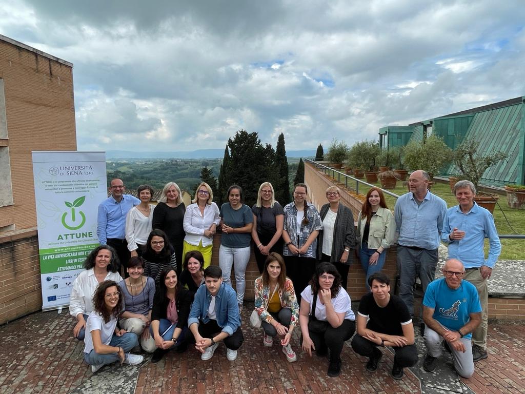 unisiena's tweet image. 6/6. Al Complesso didattico Mattioli dell&apos;#Università di #Siena il Transnational meeting di #AttuneProject!
#ATTUNE è un progetto che affronta direttamente il cambiamento climatico nel campus universitario promuovendo e incoraggiando l&apos;azione di tutta la comunità universitaria.