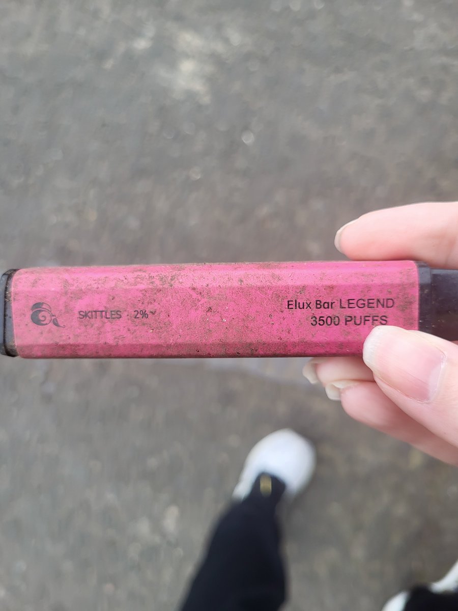 This is the vape I referenced on #bbcgms this morning. Brightly coloured,  'skittles' flavour and 3500 puffs in it. The estimates of how many  cigarettes this contains vary online between 100 and