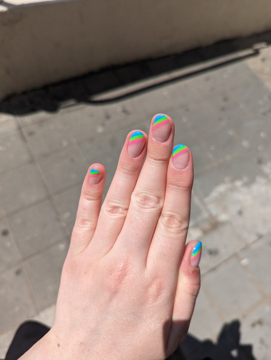 Jess Jinx on Twitter "Got gay nails for pride 💅🏻🏳️‍🌈🌈"