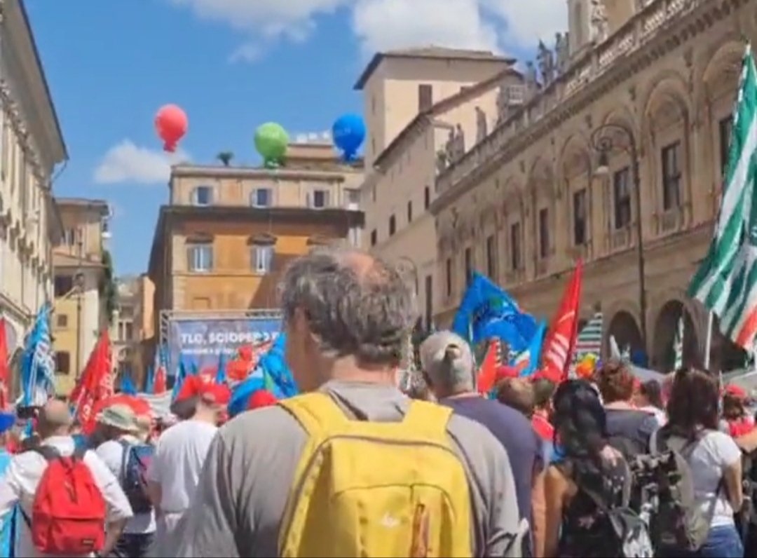 Caracciolo_1987's tweet photo. #Serviziopubblico #RaiTG1 #RaiTg2 ore 13, 6 giugno 2023
Num. 2 servizi sul processo di Harry
Num. 2 servizi sul concerto di V. Rossi
Num. 0 servizi sullo #sciopero settore #TLC #TIM #Vodafone #Ericsson #CustomerService #CallCenter etc. 20mila lavoratori a rischio.
#scioperoTLC https://t.co/3FFuo1K3Mo