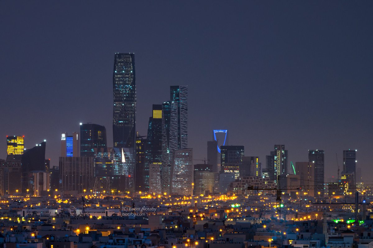 ارتفاع على الورق محد محصل مشتري لعقاره

الصفقات العقارية سجلت أدنى مستوى لها في 3 سنوات عند 8.7 مليار ريال  انخفضت 50% مقارنة بنفس الفترة

محد يبي يشتري ابنك البار 🫡