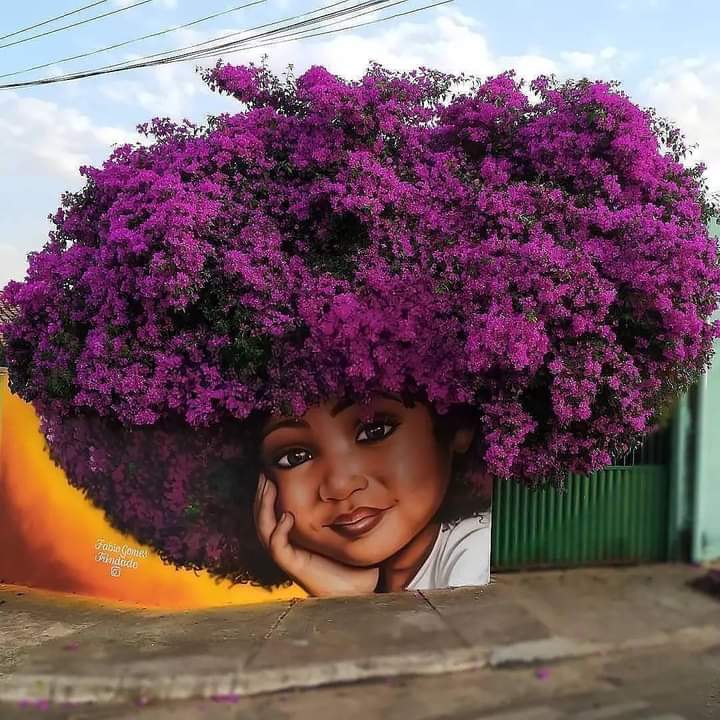 🎨#arte #artederua 

Linda arte de rua no Brasil🇧🇷.

#fabiogomestrindade cria murais com retratos de mulheres e crianças usando os galhos das árvores como cabelos.📸🤩