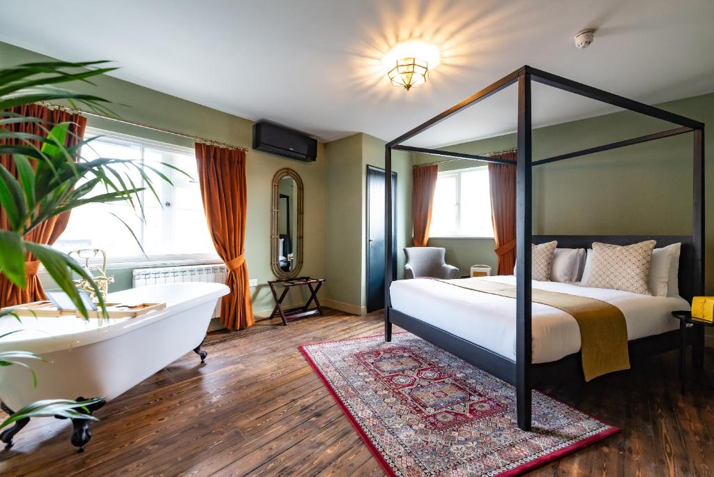 Stay In A Pub (@stayinapubuk) on Twitter photo The <a href="/BearInnBath/">Bear Inn Bath</a> is a boutique pub, restaurant and hotel dating back to the 1700s, located a 15 minute walk from Bath Spa Train Station.
For more info, visit: stayinapub.co.uk/the-bear-inn-b… The <a href="/BearInnBath/">Bear Inn Bath</a> is a boutique pub, restaurant and hotel dating back to the 1700s, located a 15 minute walk from Bath Spa Train Station.
For more info, visit: stayinapub.co.uk/the-bear-inn-b…