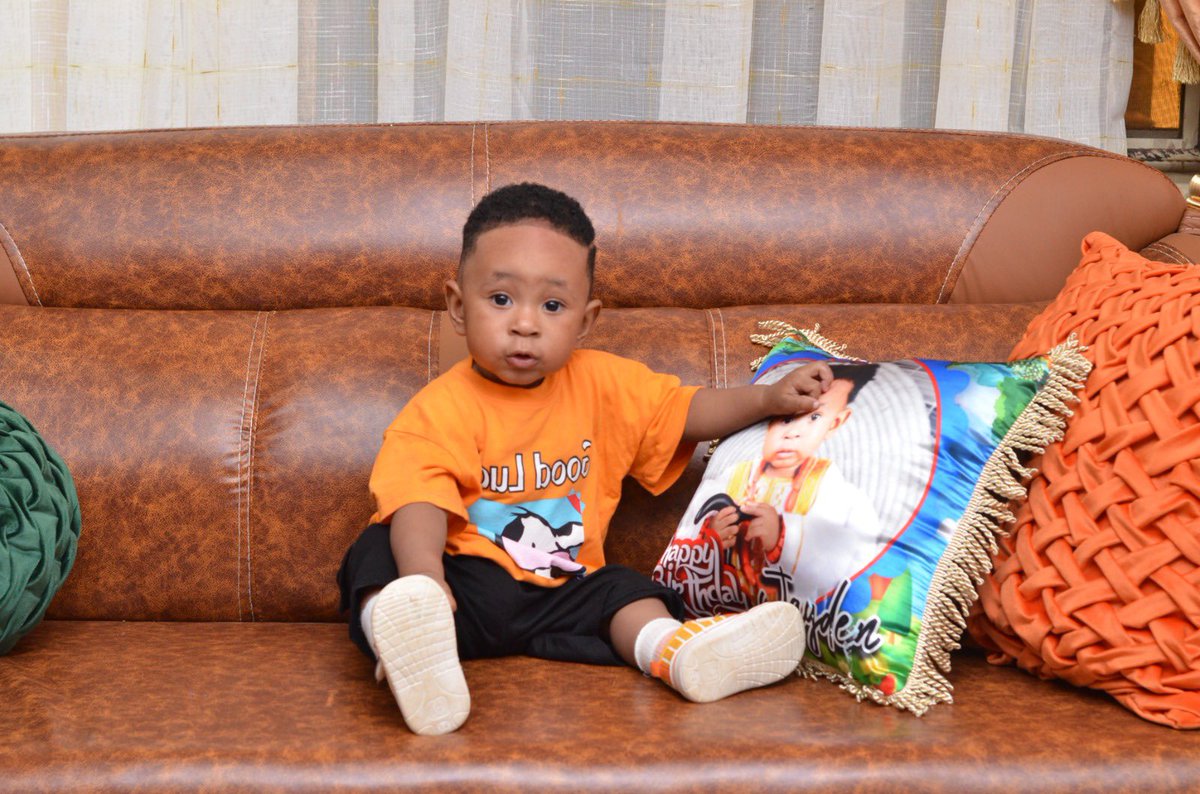 MagdaleneOkon5's tweet photo. The chaos on the street, I almost forgot to show my appreciation to Juicy Jay and his mgt team for granting my request. 
JG, Juicy Jay video called me on WhatsApp just to wish my baby happy birthday while we were in church. I stand a kind, humble &amp; sweet fav.
JUICY JAY THE BRAND https://t.co/6qVpO4DxCH