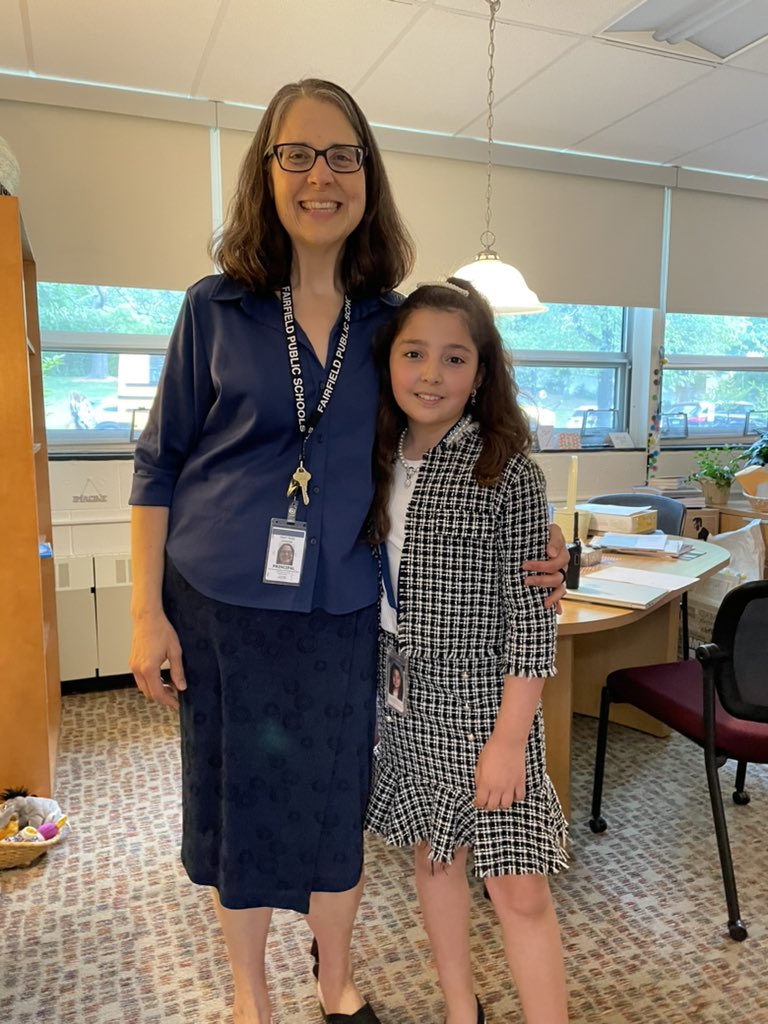 RiverfieldElem's tweet photo. Principal for a day - Principal Sophie - had a busy day being a guest reader, advising on some upcoming projects, and assisting at our kindergarten phonics celebration.
Her big decision for the day - did students earn extra recess for their good behavior? Yes! https://t.co/CcaOrBMDIJ