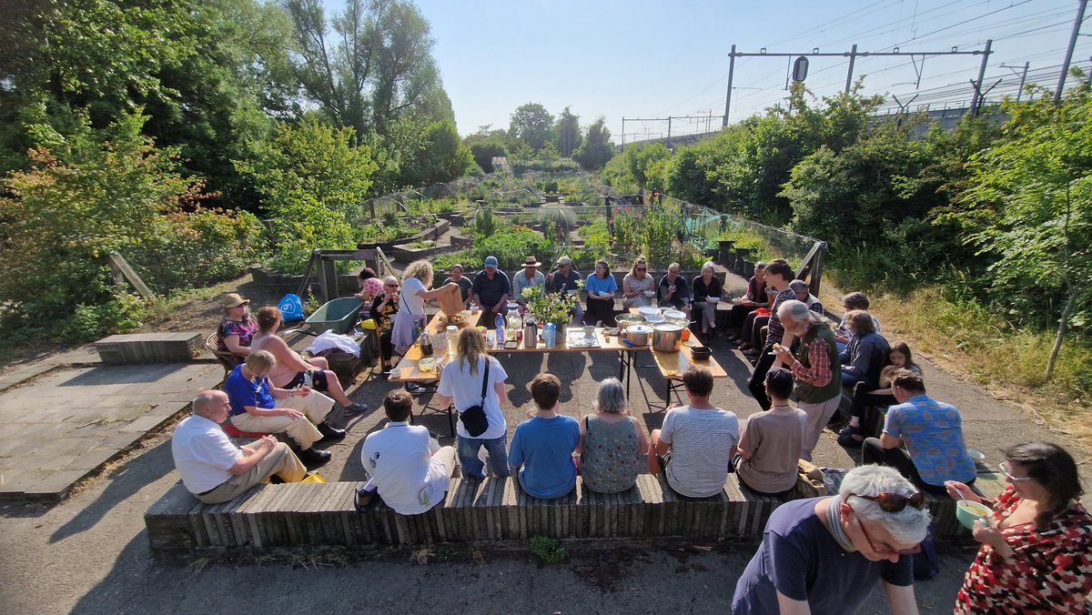 Dat was weer een fijne #aanschuifmaaltijd in de <a href="/Spoortuin/">Spoortuin</a>. Ook een keertje mee-eten? De volgende is 25 juni.