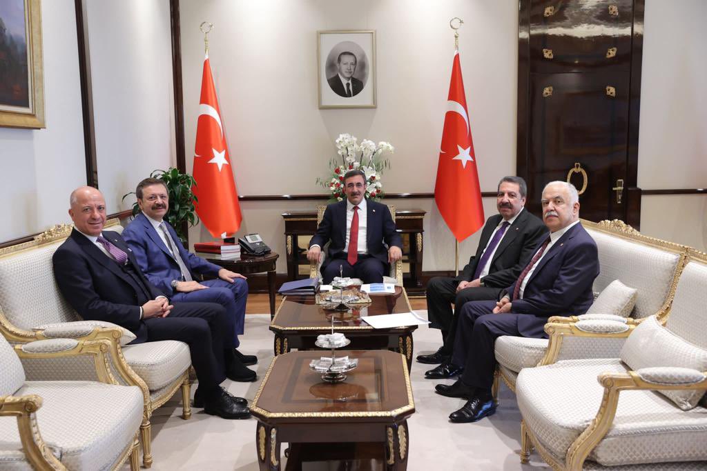 Cumhurbaşkanı Yardımcısı Sayın <a href="/_cevdetyilmaz/">Cevdet Yılmaz</a>’ı ziyaret ederek, hayırlı olsun dileklerimizi ilettik.

Sayın <a href="/fuatoktay/">Fuat Oktay</a>’a yaptığı çalışmalardan dolayı teşekkür ederim. 

Türkiye için hep birlikte daha çok çalışma zamanı.