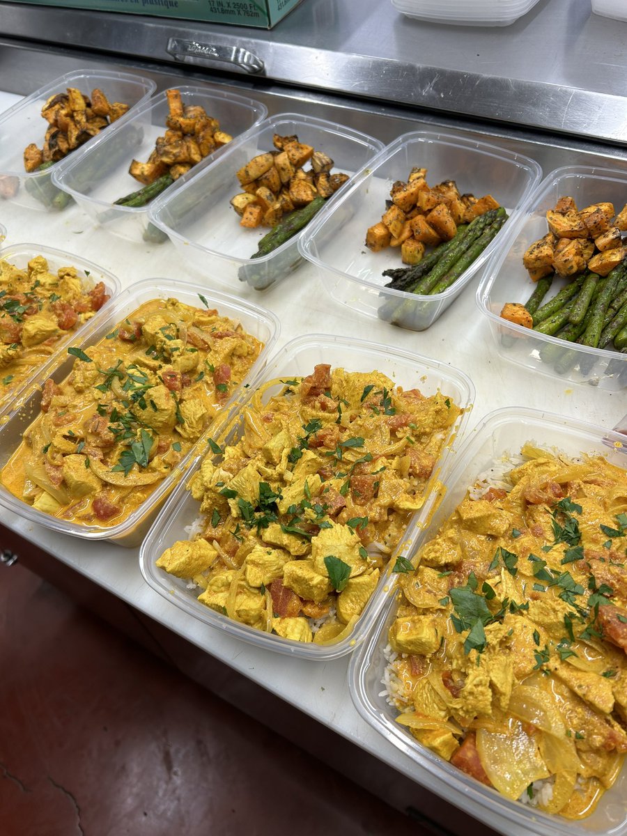 EZeatschef's tweet photo. Butter Chicken is happening this week! #ezlife #butterchicken https://t.co/RhJOq1f2Fb