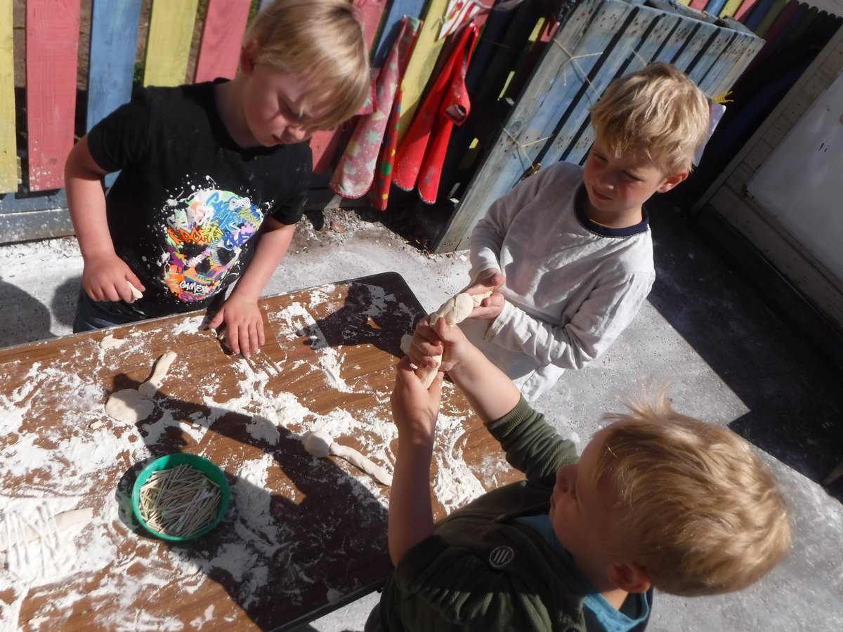 DunbarNursery's tweet photo. We have been learning a lot more about our bodies in Seashore! We made salt dough skeletons and added body parts and their names to our nursery body! Did you know you have 7 layers of skin?! #shareourlearning #STEM #HWB #childrenleadinglearning #lookingafterourbodies https://t.co/r1OAGCrOvf