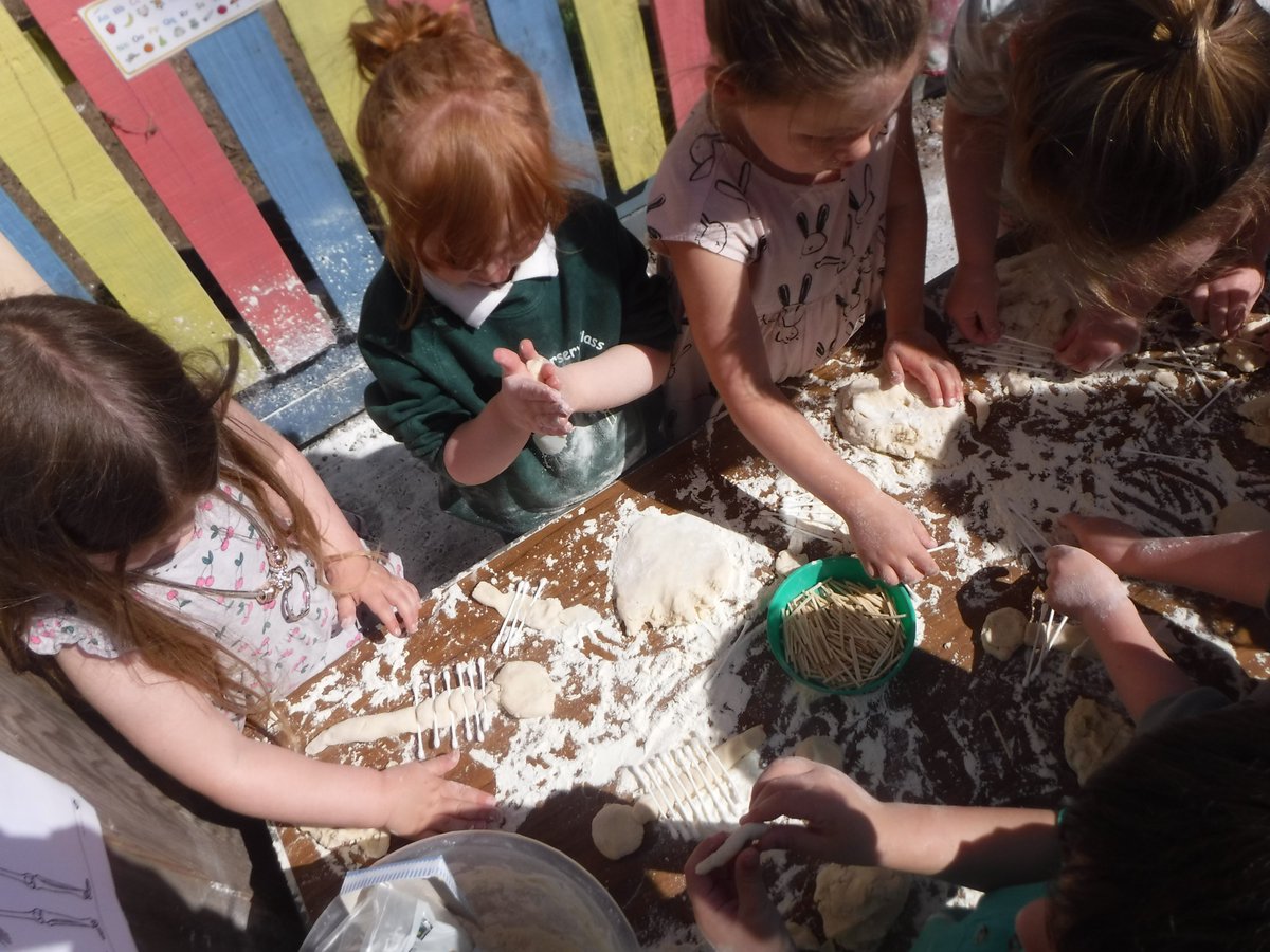 DunbarNursery's tweet photo. We have been learning a lot more about our bodies in Seashore! We made salt dough skeletons and added body parts and their names to our nursery body! Did you know you have 7 layers of skin?! #shareourlearning #STEM #HWB #childrenleadinglearning #lookingafterourbodies https://t.co/r1OAGCrOvf
