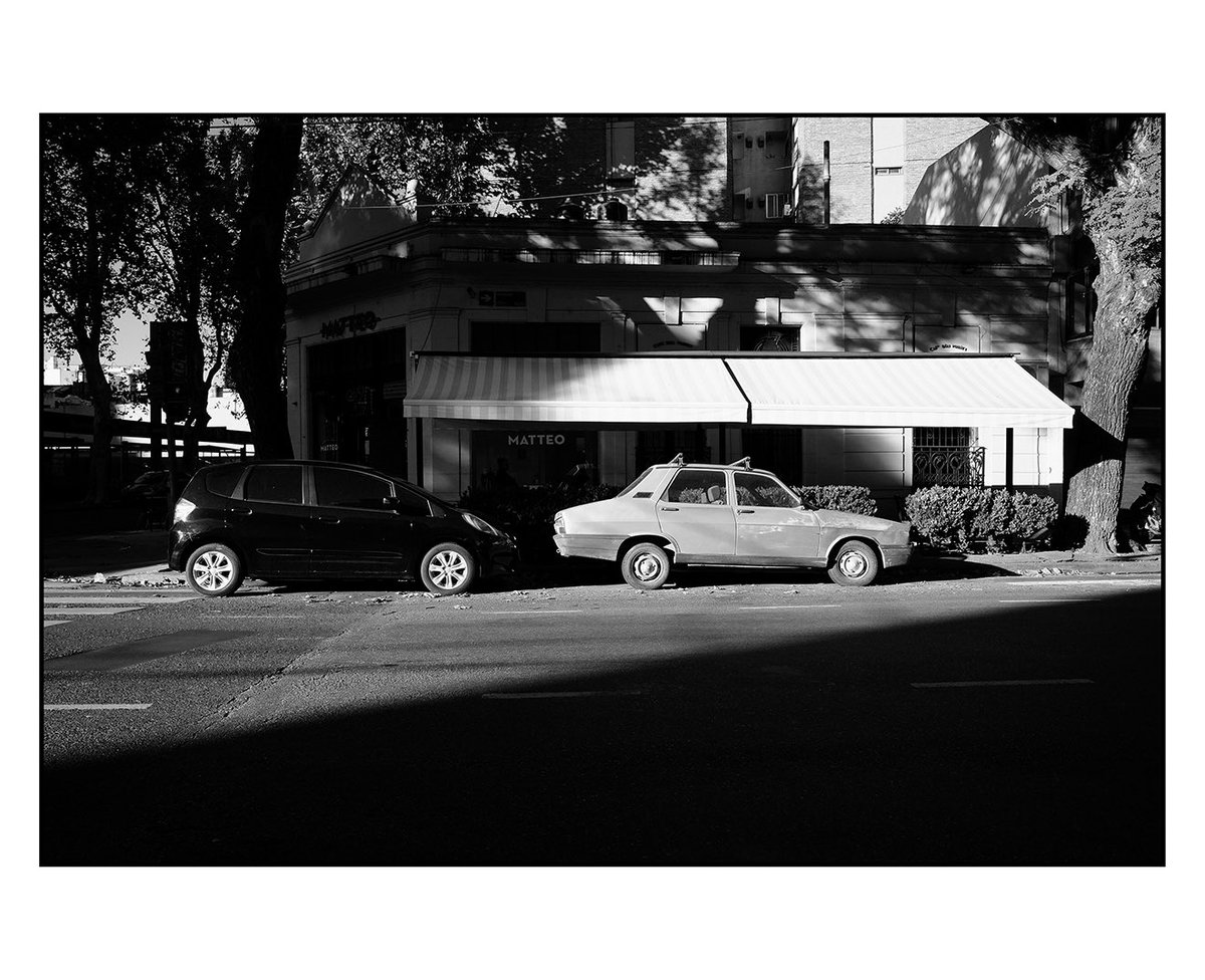 GM photolovers!! 📷🫶

| Sun & shadows IX |

#FujiRecipe #Xtrans #NewRecipe #SOOC #Monochrome #Fujifilm #Fuji #Fujimonochrome #straightoutofcamera  #streetblackandwhite   #blackandawhitephotography #blancoynegro #outdoors #Fujix70 #PictureFrame #buenosaires #argentina #shadows