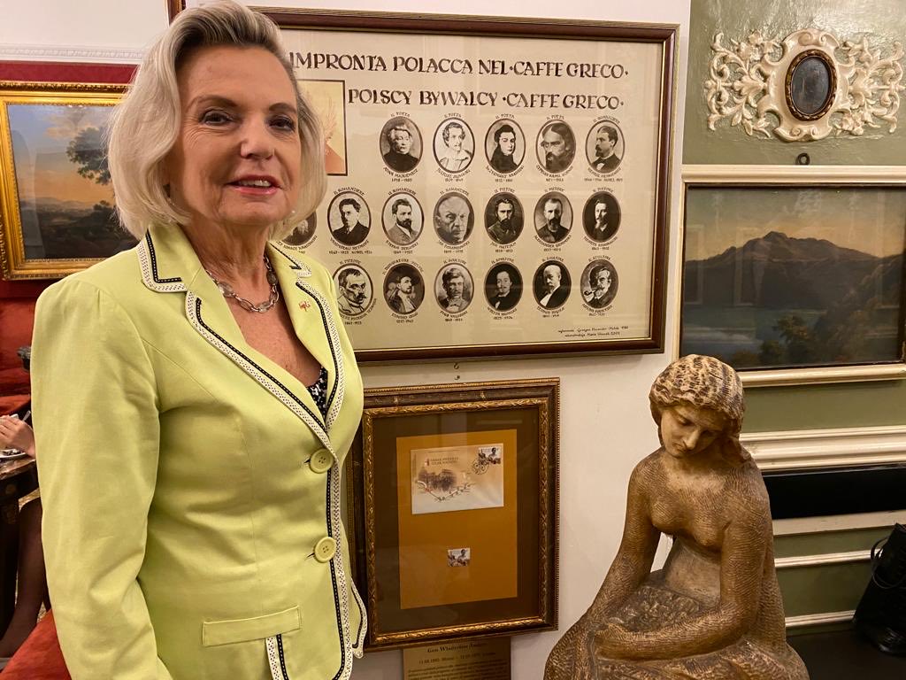 Anna_M_Anders's tweet photo. Rome 🇮🇹. The wonderful, historic #CaffeGreco on the #ViaCondotti faces closure. The artwork and memorabilia are priceless. Every effort must be made to keep it permanently open !
@gasparripdl @g_sangiuliano @fmollicone @gualtierieurope https://t.co/mmTgdJKk4w