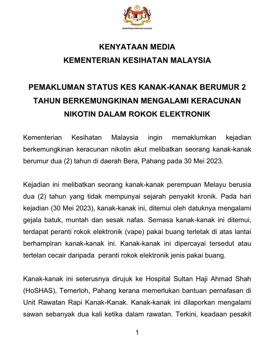 rafidah72's tweet photo. Saya MARAH.

Sebab atas desakan, vape sudah di-KELUAR-kan dari Akta Racun.

Generational End Game pun entah bila nak bincang balik di Parlimen.

Perhabisnya, ada kanak-kanak berumur 2 tahun yang rosak paru-parunya. Ujian air kencing mengandungi kandungan nikotin yang tinggi.

Apa nak jadi dengan negara kita ini. 

Tolonglah. 
VAPE di Malaysia TIDAK SELAMAT.
Jauhi apa-apa jenis rokok/asap dan yang sewaktu dengannya.

Blood is in your hands. 
You know who you are.
