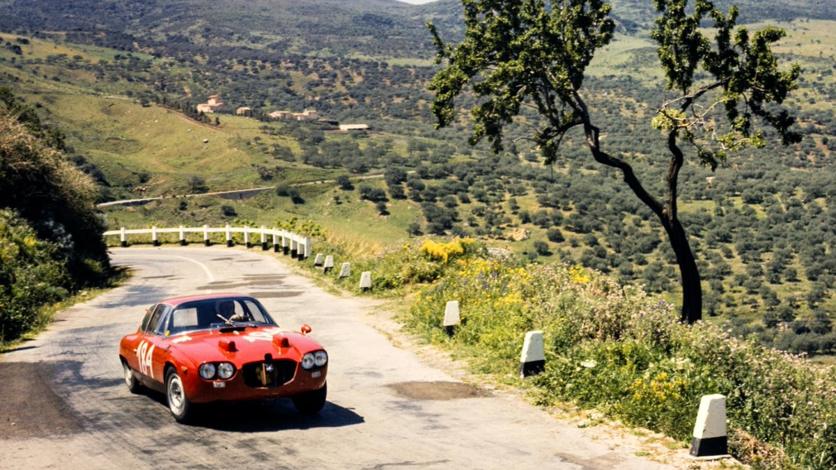 Beauty (of the Sicilian landscape) and the Beast
#Lancia Flavia Sport #Zagato Speciale
#TargaFlorioTuesday 🇮🇹