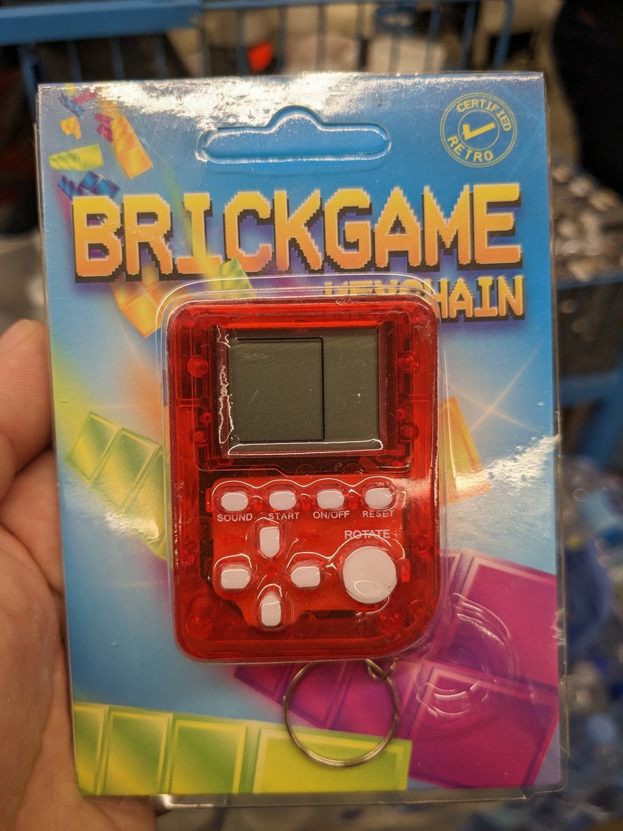 RadicalDPodcast's tweet image. a salvo de la policía del retro