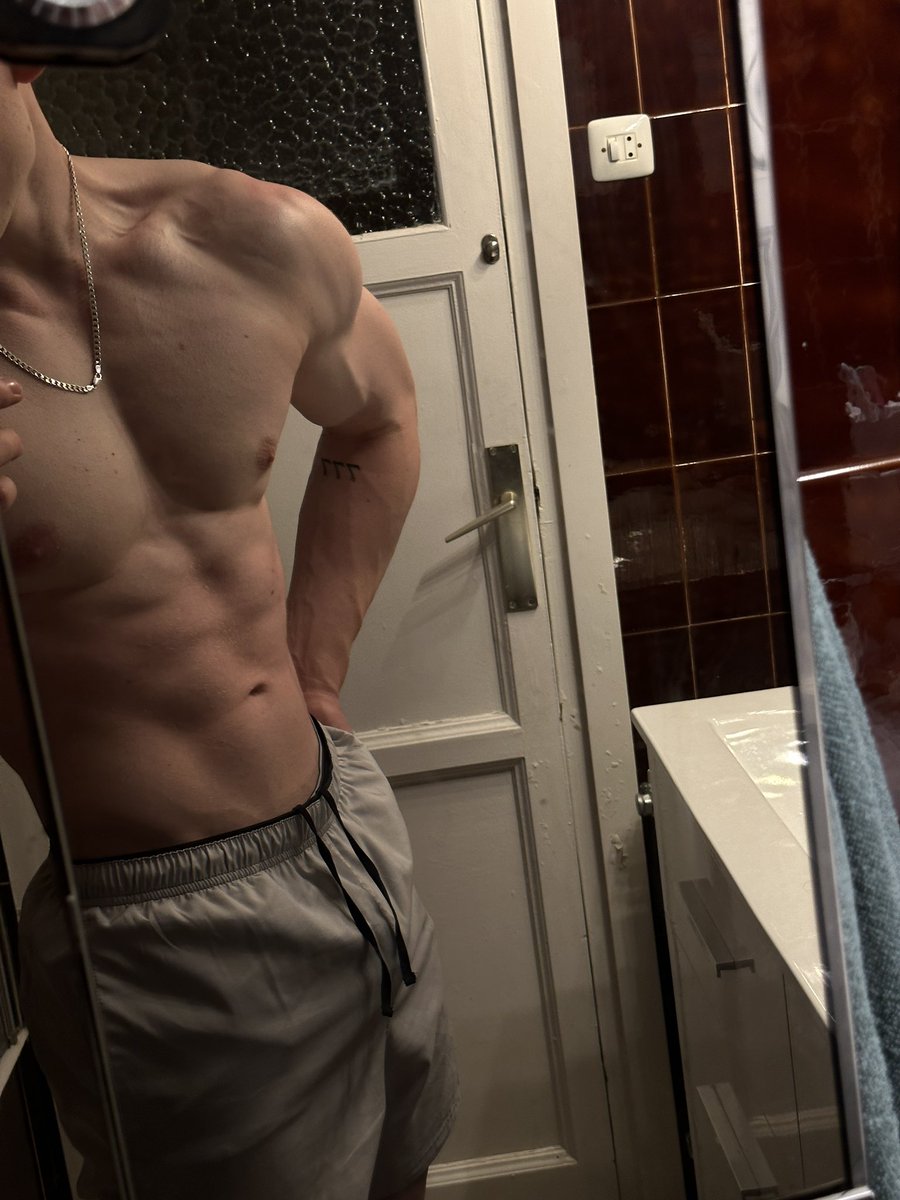 Constila1's tweet photo. Red or green flag?  #fitness https://t.co/pXMIjC2lWC