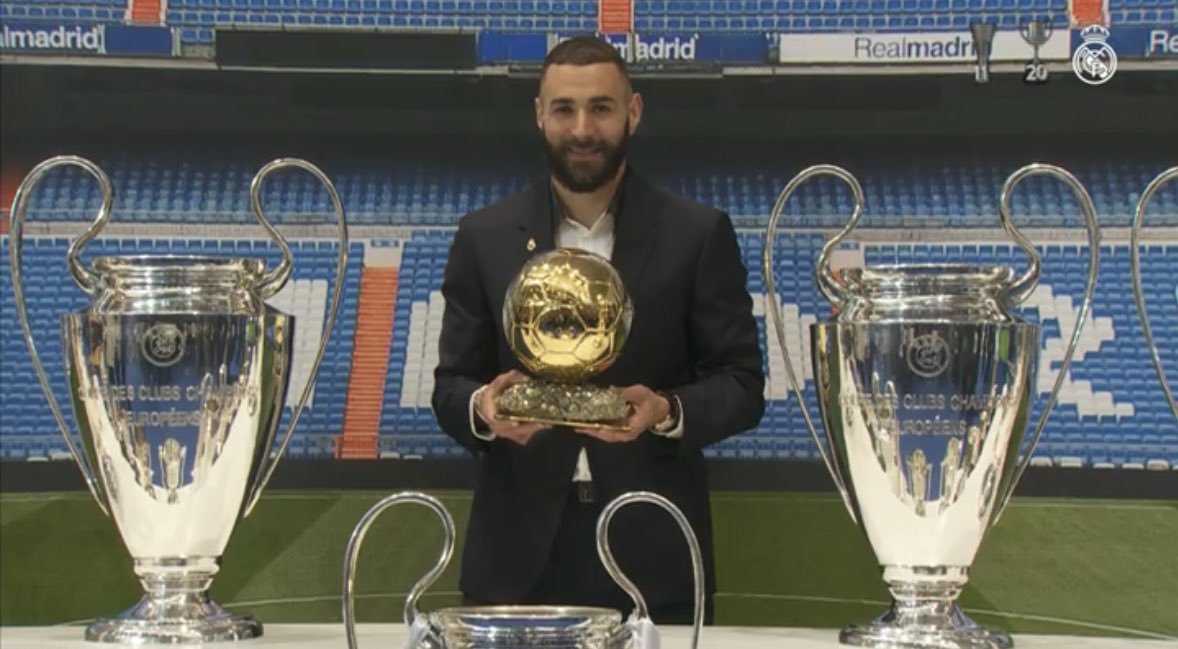 ‼️SPEECH FAREWELL KARIM BENZEMA BERSAMA REAL MADRID.‼️

Karim Benzema: "Halo semuanya. Sulit untuk berbicara sekarang. Saya ingin berterima kasih kepada semuanya." 

"Terima kasih Presi telah membawa saya ke sini. Saya tidak akan pernah lupa. Real Madrid adalah yang terhebat.