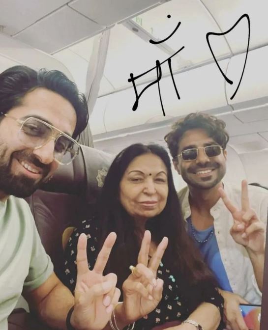 Actor @ayushmannk shares an adorable picture with mom and brother-actor @aparshakti_khurana .

#ayushmaankhurana #ayushmannkhurrana #aparshaktikhurana #pkhurrana #selfie #mom #mother #maa #bollywood #celebrity #bollywoood #celebslife #bollywoodnews #bollywoodupdates