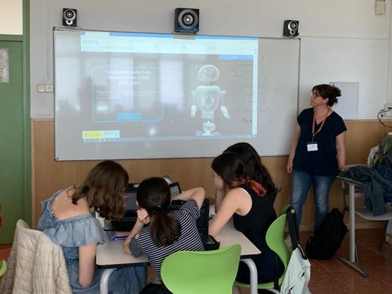 CCiTUBDivulga's tweet image. Amb ajuda del J. Mendoza @CCITUB i de la Bet Beamud, del laboratori de #Paleomagnetisme #CCiTUB @GEO3BCN_CSIC, els alumnes de l'@EscolaVirolai, es preparen per resoldre reptes dels #ODS🌍