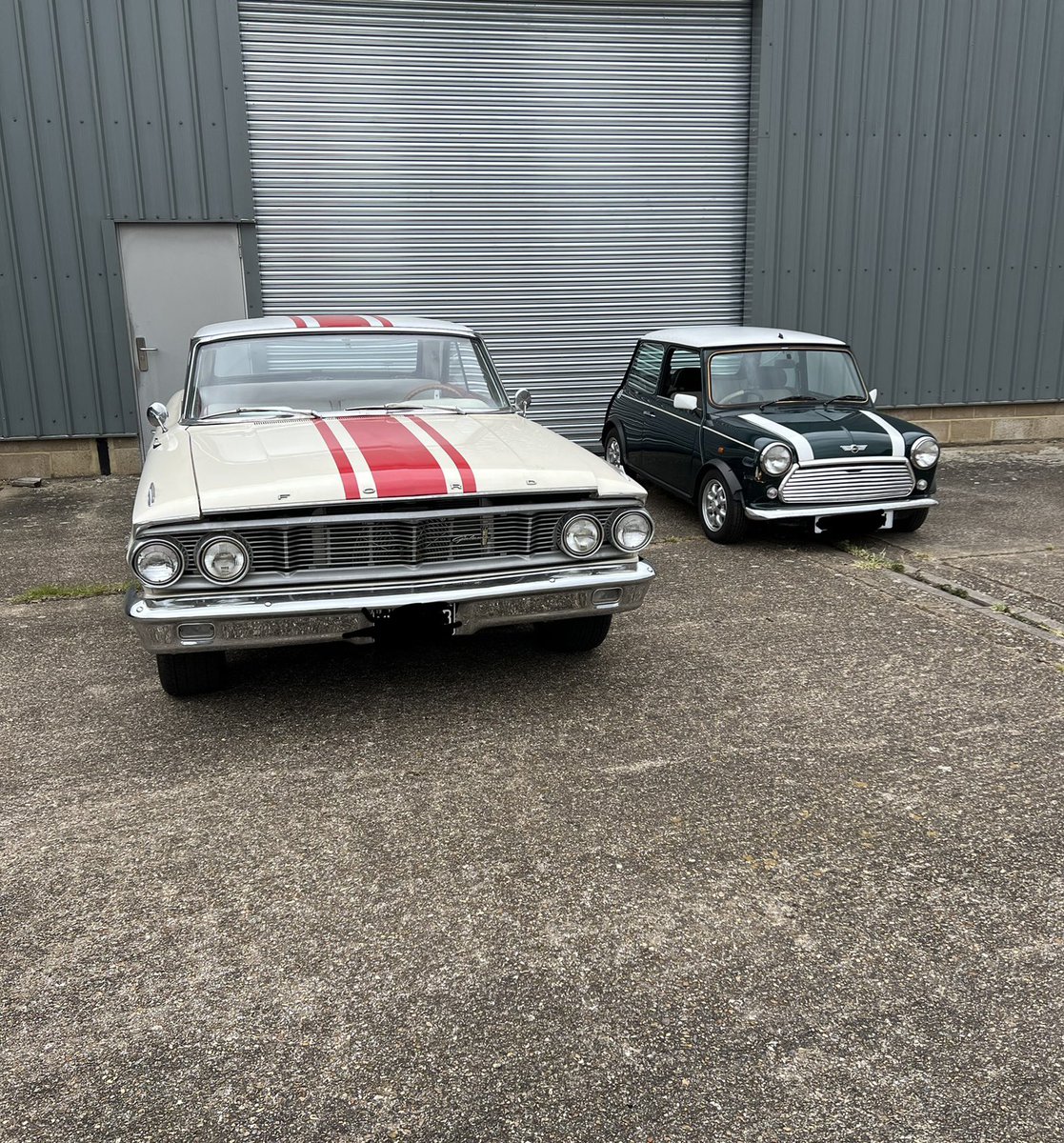 Little n Large side-by-side at the ‘inn #Ford #galaxie500 #mini #cooper #classiccars #classiccar #carstorage #classiccarstorage #mini1275 #Americana