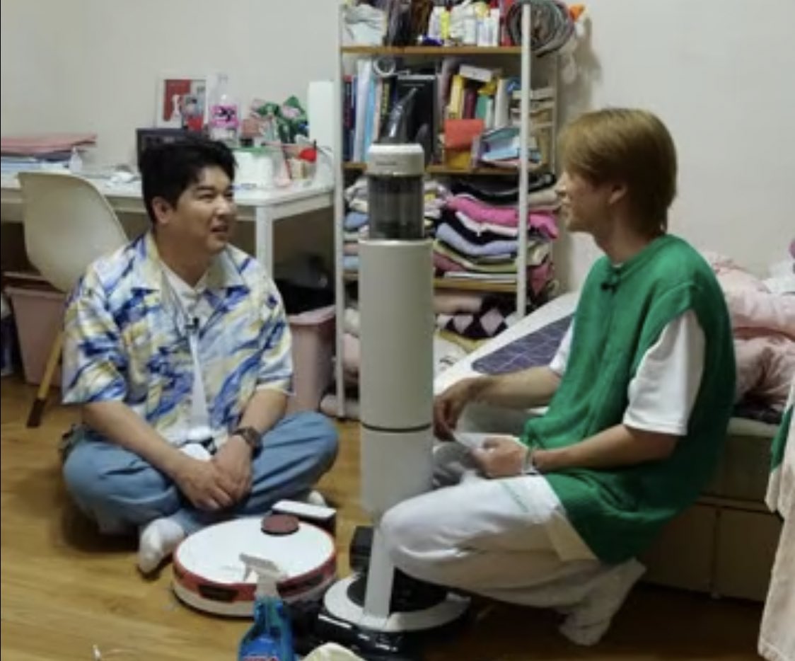 starlighteuk's tweet photo. I knew it teuk’s outfit seems familiar i feel like ive seen heechul wore the same color outfit before https://t.co/rCVOE0qNCw