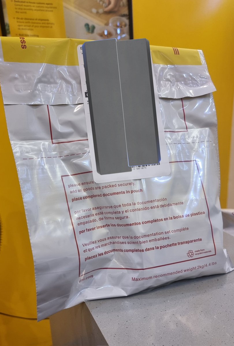 3 packages were shipped put to USA and Brazil via DHL 💖