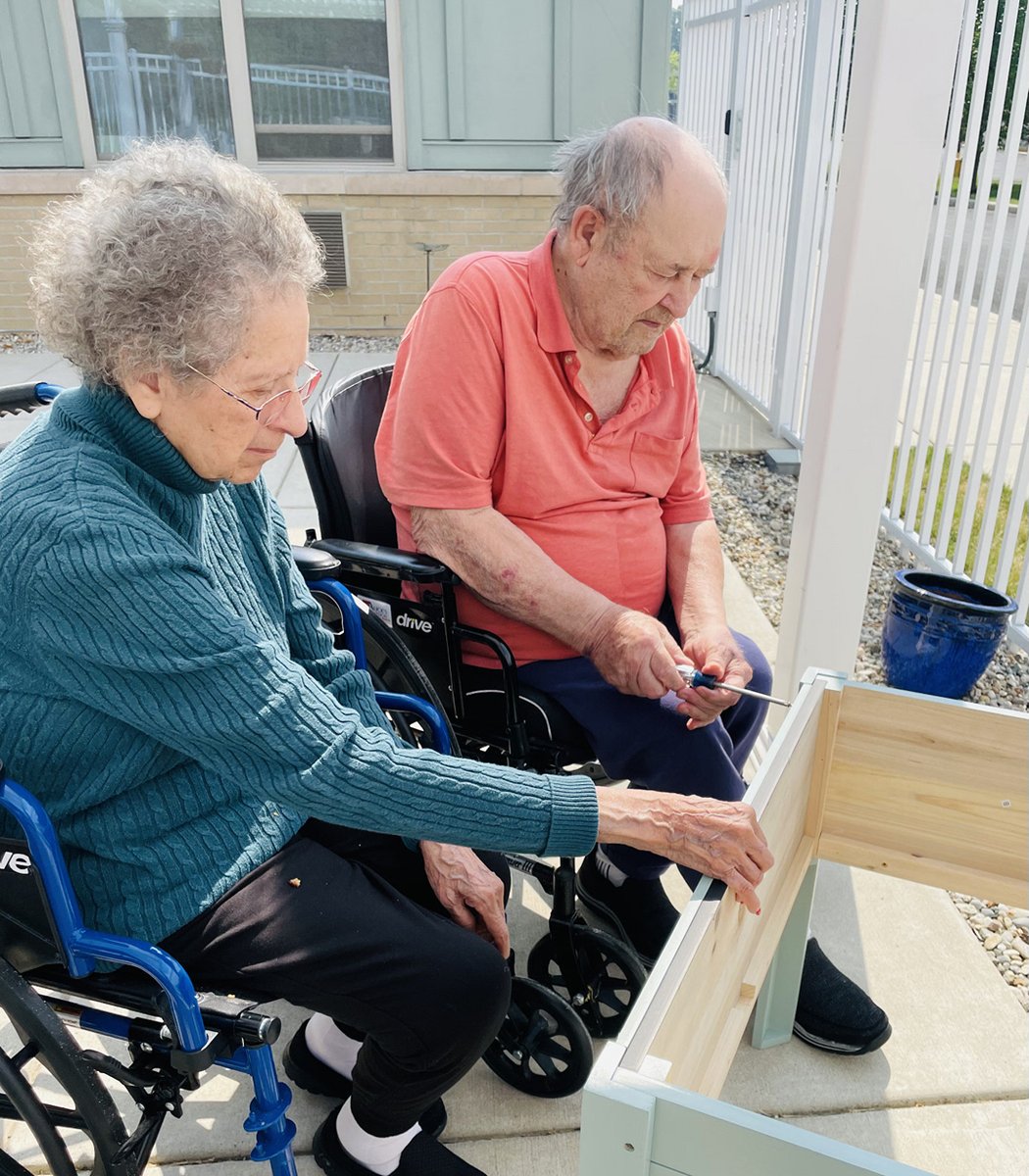 WellbrookeSB's tweet photo. A job well-done for these #TrilogyBFFs as they assembled their very own garden box in preparation for #CampusInColor! #LegacyLane #SeniorLiving #TAWB https://t.co/usMqstil9B
