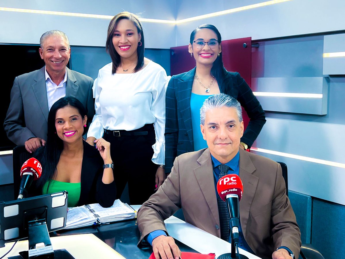 Compartiendo con el staff matutino de noticias de <a href="/rpc_radio/">Rpc Radio</a> con <a href="/lizsaangulo/">Lizsara Angulo Orozco</a> @kelyrodvi15 @cecidianar @hectormonteropalacio