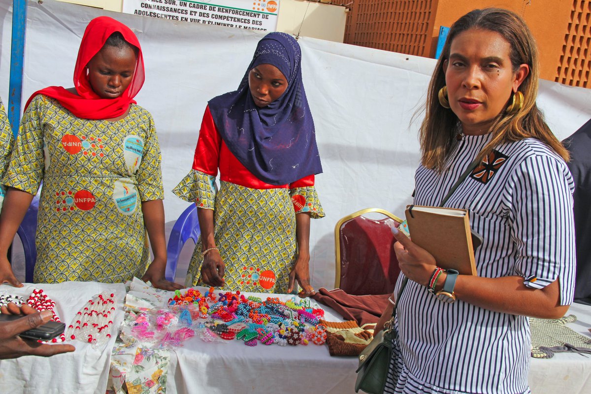 Pr. Myriam Sidibé, de la Fondation BRANDS, a visité  l’Espace Sûr de Talladjé dans le 4ème arrondissement  de Niamey en présence du Représentant Résident de l’UNFPA. A l’Espace Sûr les adolescentes de 10 à 19 ans apprennent les compétences de vie courante. <a href="/dienekeita/">Diene Keita</a>
<a href="/Atayeshe/">UNFPA Executive Director</a>