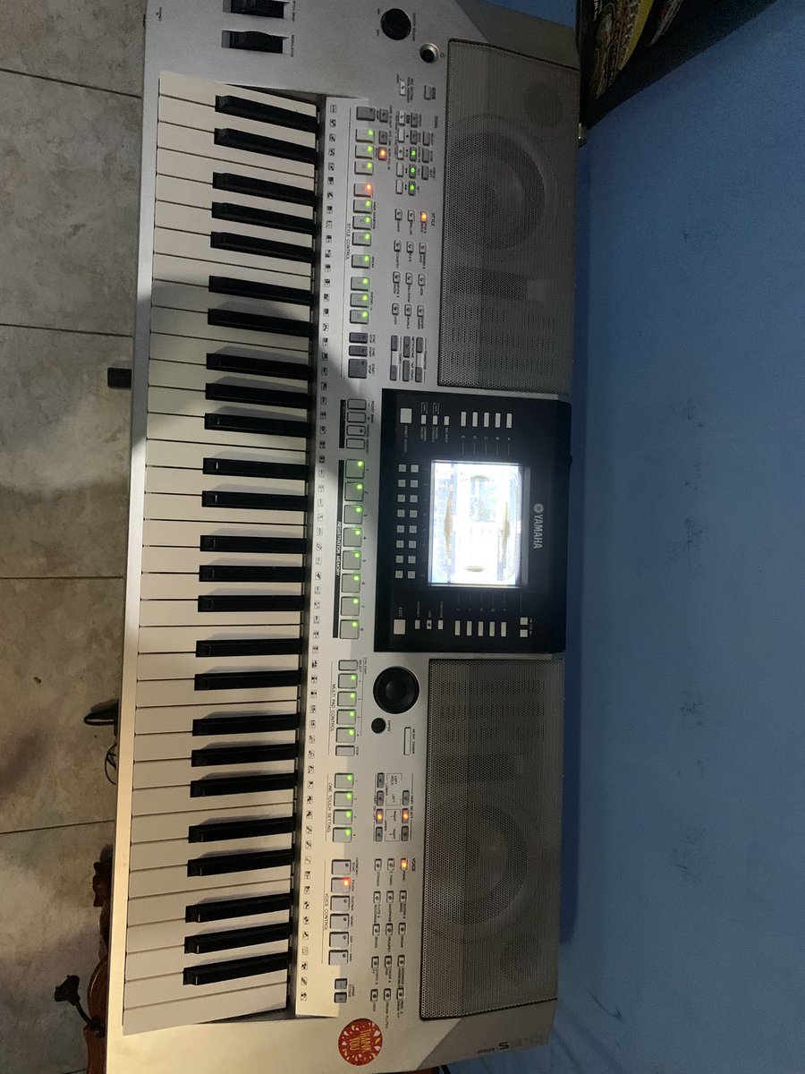milit0mysal's tweet image. HELP RT / LIKE

WTS KEYBOARD YAMAHA PSR S-910 Bekas

Price : 5.000.000
Include : Adaptor, Keyboard, Stand, Sustain
Dm for detail!! 

#zonauang #musik #keyboardyamaha