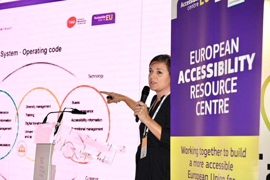 TMB_Barcelona's tweet image. ♿️Participem al taller ‘Com implementar l’accessibilitat al transport públic’ de @uitpsummit #UITP2023
🎙️Ana Maria Vieitez, responsable d’Accessibilitat Universal de TMB, comparteix l’experiència de #Barcelona amb representants europeus com Hèlsinki (Finlàndia) i Irlanda ⬇