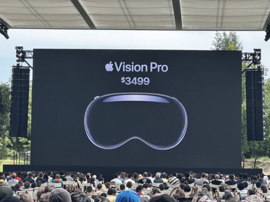 amagadget's tweet photo. Apple just announced its first major new product since 2015.

Introducing the groundbreaking AR headset ‘Apple Vision Pro’ https://t.co/aRyxbPoSvE