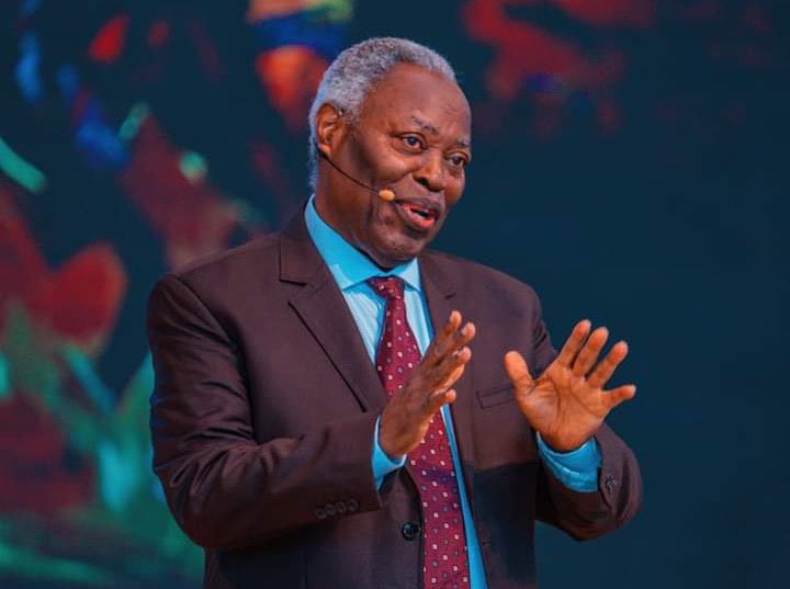 …quatre-vingt deux ans🥹🙌🏻🥳 
Thank you for giving to the LORD, Papa
Je vous aime😍
#PastorKumuyiat82