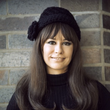 EmmaPeel_Knight's tweet photo. RIP Astrud Gilberto 😢😢😢
83 Jahre alt
Legendäre klassische Sängerin, bekannt für den Hit der 1960er Jahre »The Girl From Ipanema«, der bis heute ein #Supersong blieb 🥰
https://t.co/ozX46FbZIs https://t.co/EstIzlt34d