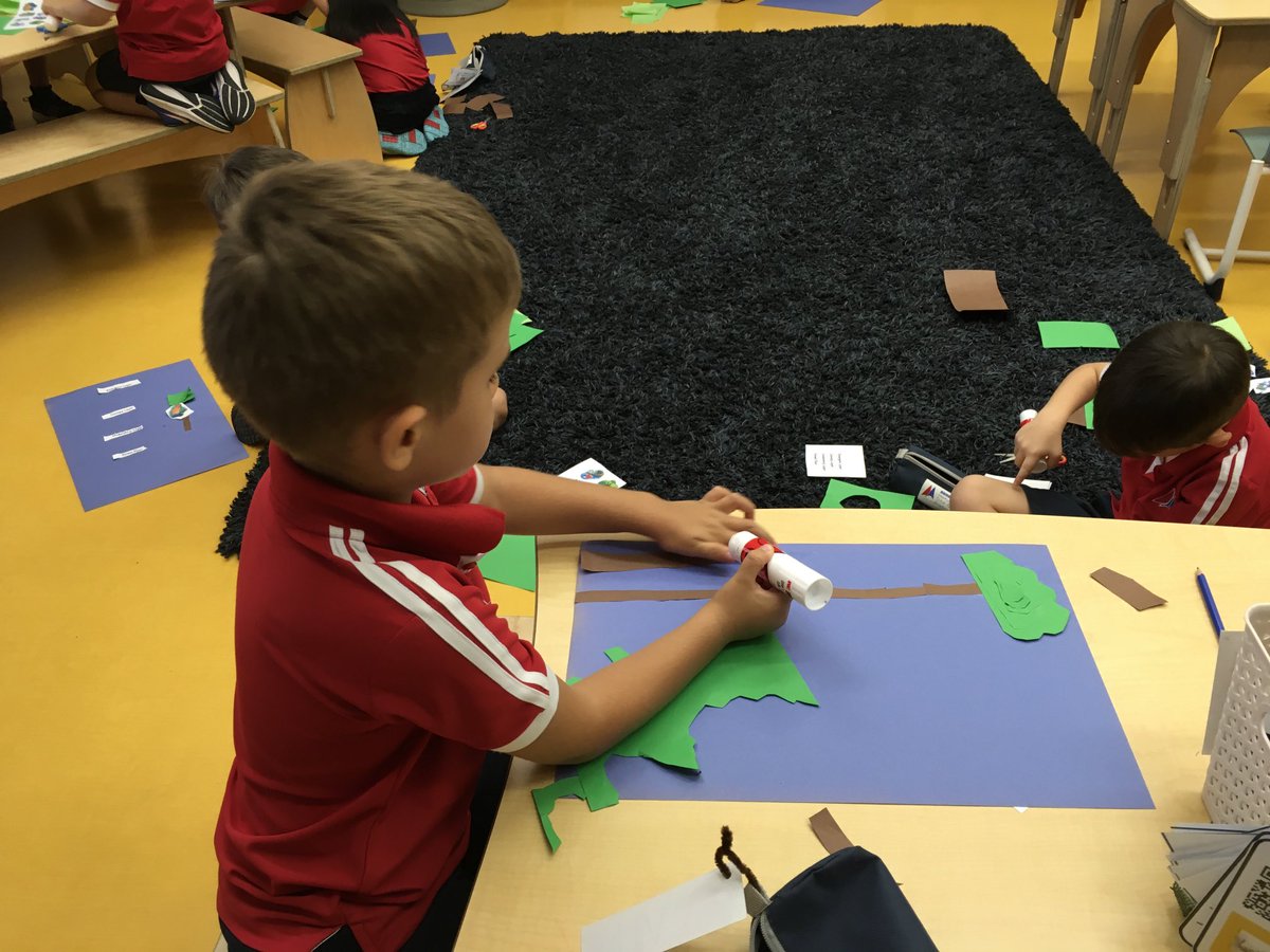 ClareHibbard's tweet image. Exploring and researching into the layers of the rainforest by building our own. We inquired into the importance of each layer and what lives there ⁦@DAAElementary⁩