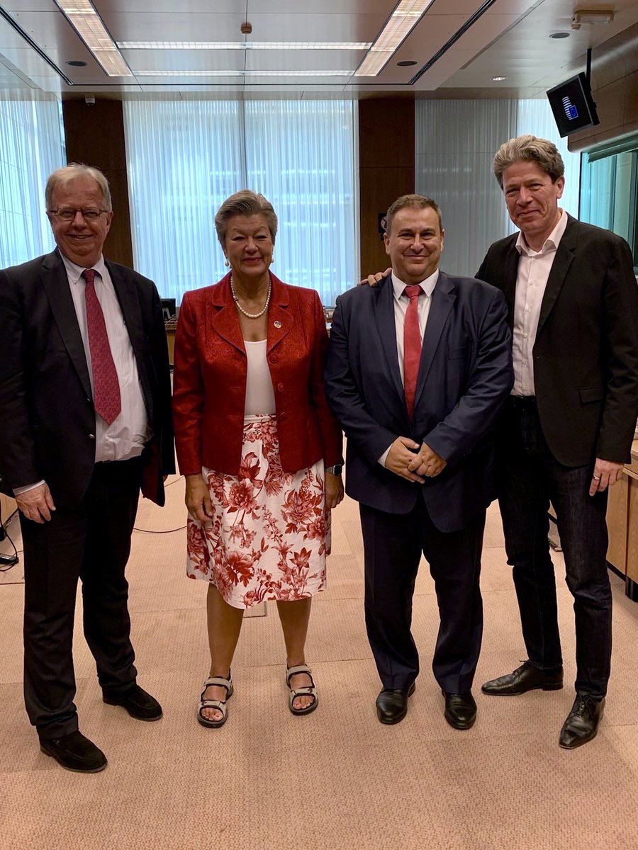 SwedeninEU's tweet photo. #TRILOGUE I Negotiators have today reached a provisional agreement on law enforcement agencies' access to search bank account registries. 

Cross-border access to bank account registries is an important tool for police and prosecutors in the fight against organized crime. https://t.co/lU8aZIliv0