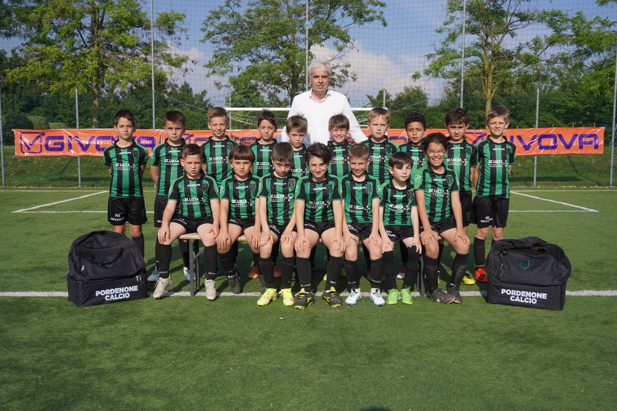 PRIMI CALCI ⚽ #FarmaciaDeLucca è al fianco dei nostri piccoli ramarri 🖤💚 farmaciadelucca.it #ForzaRamarri #ForzaPordenone #PordenoneNET