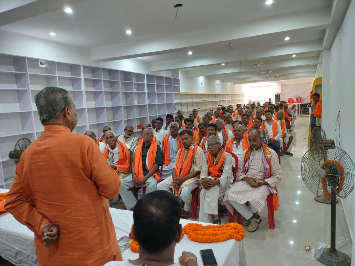 bjpraghvendra99's tweet photo. 9 साल बेमिसाल कार्यक्रम के अं���र्गत आयोजित सेमरिया बाजार पर बड़हरा विधानसभा के वरिष्ठ कार्यकर्ता संवाद सह भोज कार्यक्रम में शामिल हुआ ।
कार्यक्रम में जिलाध्यक्ष दुर्गा राम,जिला उपाध्यक्ष धीरेन्द्र सिंह और मंडल अध्यक्ष सहित सम्मानित जनता व कार्यकर्ता शामिल हुए ।
#9YearsOfSeva https://t.co/Cyc2UVrwNk