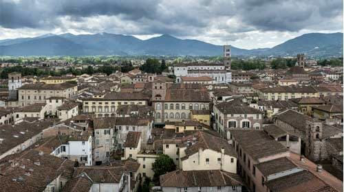 Agenzia_Entrate's tweet photo. #Mercato #immobiliare #residenziale: online le #statistiche #regionali #Omi 2023. Per approfondire l’andamento “locale” delle #compravendite di #abitazioni nel 2022 leggi l'articolo di #FiscoOggi 👉🏻 https://t.co/BZLN9nuRiZ https://t.co/9bz69rEcrU