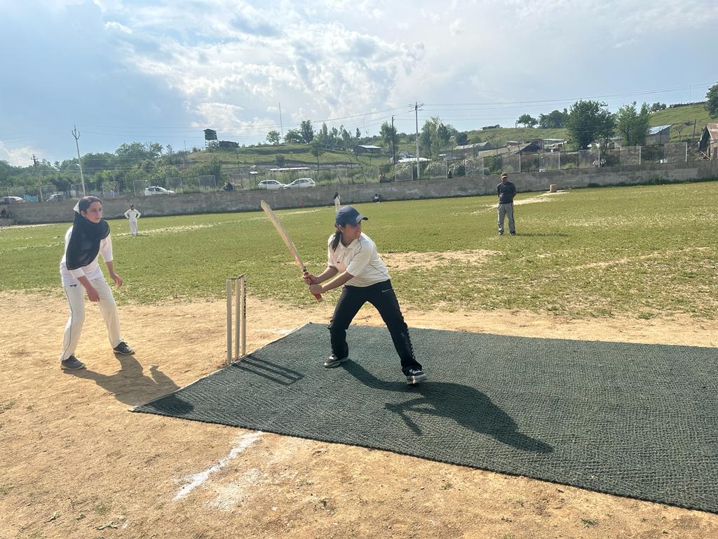 FatimaD75261608's tweet photo. Breaking barriers in North Kashmir Womens Premier League! Kashmiri girls grab a golden opportunity provided by the Indian Army to showcase their cricket skills.  #NKPL #KashmiriGirlsCricket #Empowerment @BCCIWomen @NorthernComd_IA @ChinarcorpsIA @RadioChinar https://t.co/NlNv7c1aIP