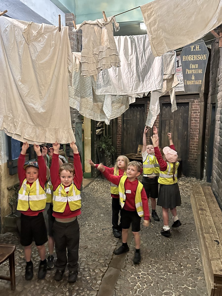 Pudsey Lowtown Primary School (@pudseylowtown) on Twitter photo Year 1 are having a fabulous time at Abbey House Museum; they are learning all about old toys as part of their history topic <a href="/LeedsMuseums/">Leeds Museums & Galleries</a> Year 1 are having a fabulous time at Abbey House Museum; they are learning all about old toys as part of their history topic <a href="/LeedsMuseums/">Leeds Museums & Galleries</a>