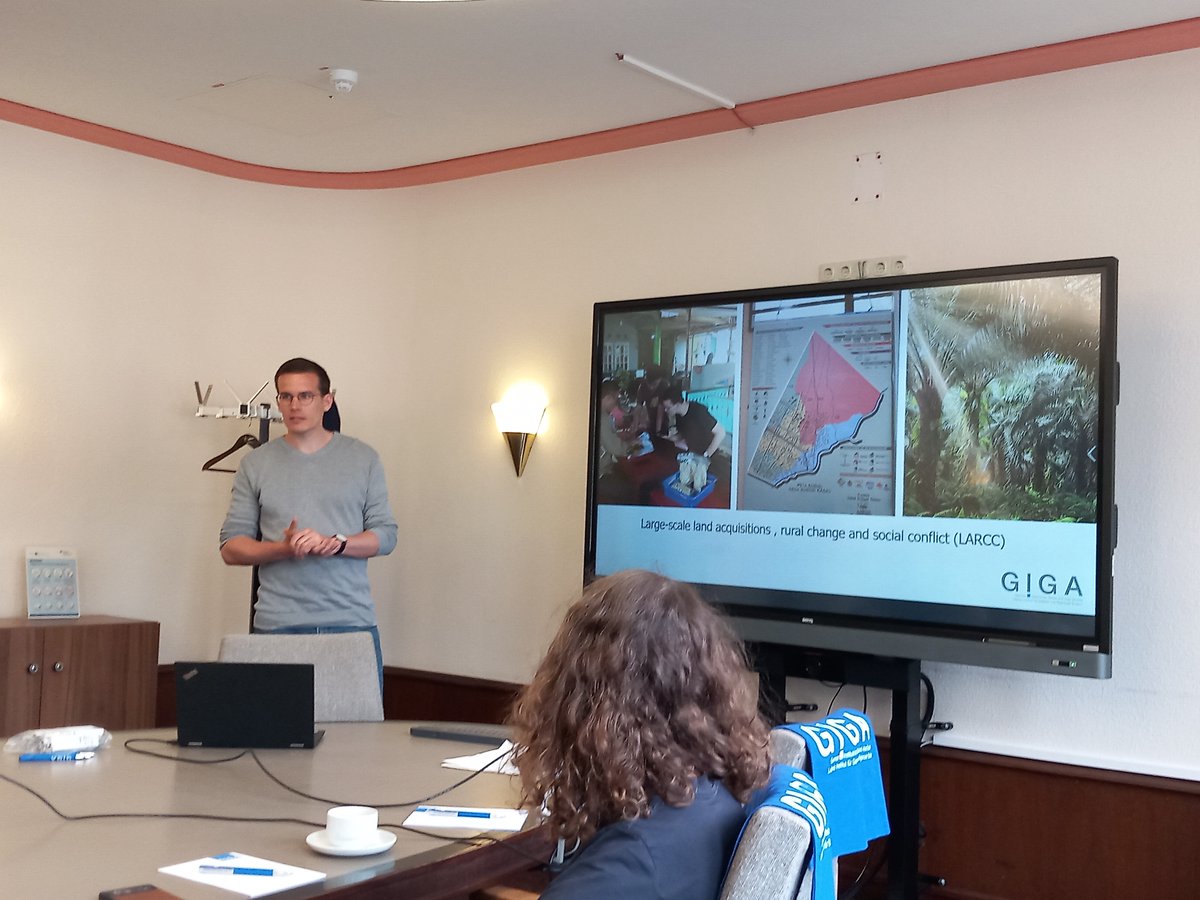 Student:innen der <a href="/UniBonn/">Rheinische Friedrich-Wilhelms-Universität Bonn</a> haben uns besucht, um mehr über das #GIGA und unseren globalen Forschungsansatz zu erfahren. Es war schön, euch kennenzulernen! Wir wünschen euch weiterhin viel Erfolg bei eurem Studium. #wissenschaft #nachwuchsfördern #forschen giga-hamburg.de/de/forschung-u…