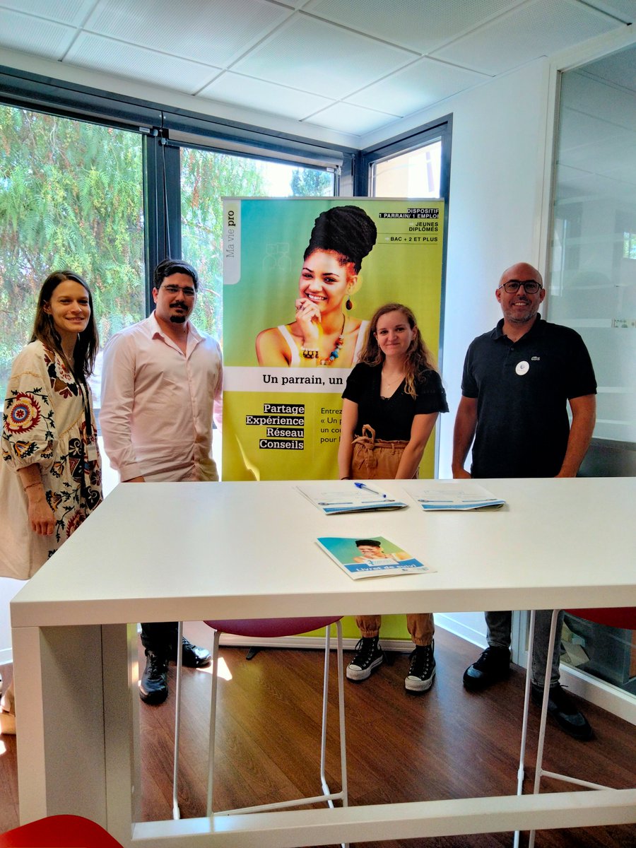 Avec @poleemploi_VAR 4ème ✍️ de parrainage à #Draguignan un dispositif <a href="/MaRegionSud/">Région Sud</a> . 🙏 à Mr Vatinel <a href="/McDonaldsFrance/">McDonald's France</a> qui va accompagner Dhana sur son #projet de Master RH