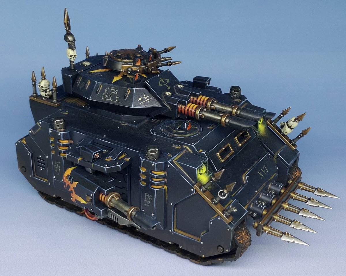 Black Legion Predator for #tanktuesday Classic kit and fun to paint.  Let's see those tanks folks!

#warhammer40k #warhammercommunity #warhammer #paintingwarhammer
