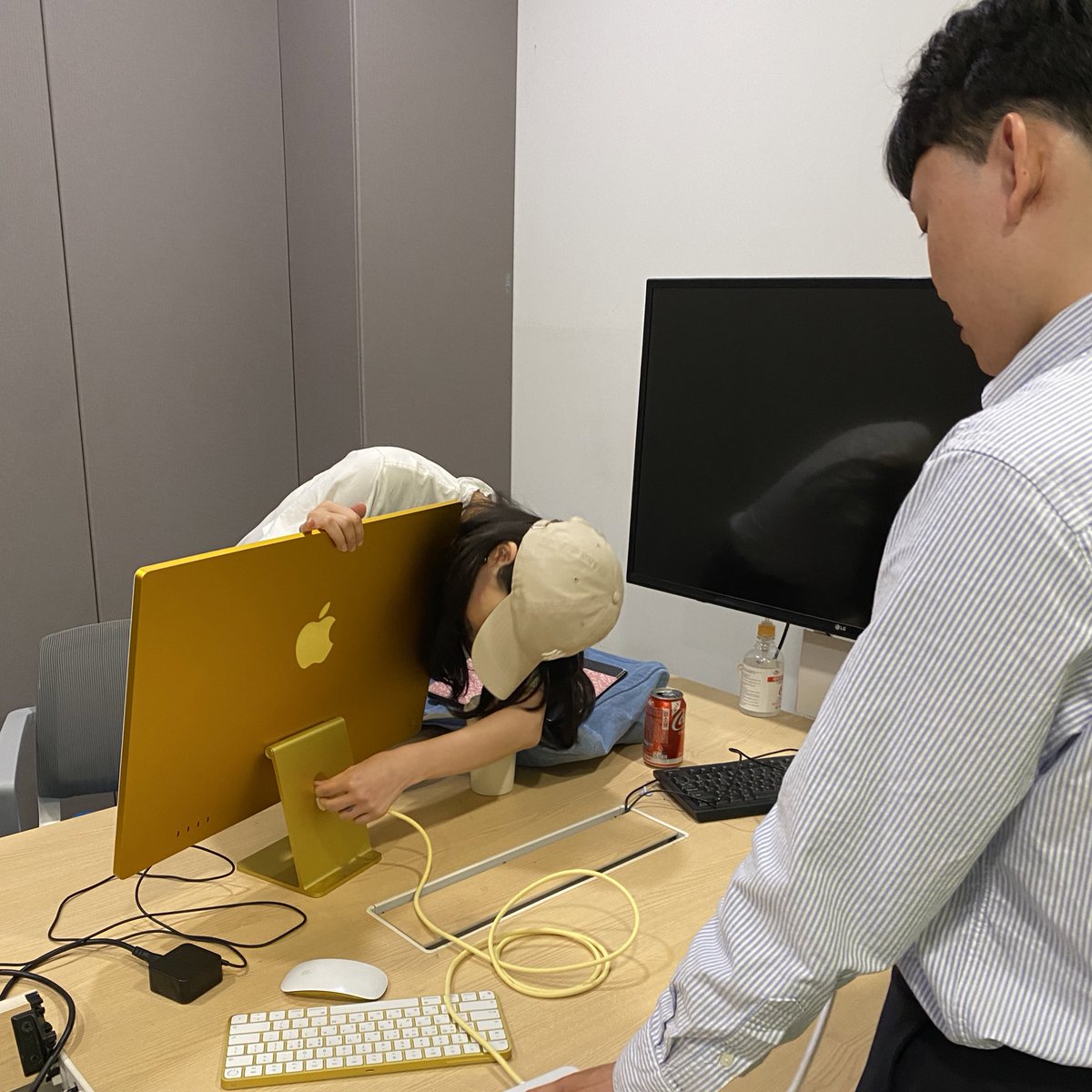 YohanCho777's tweet photo. #2023TreasureHunt #GBTWriting #HUFS #GBT #한국외대

Memories of 2023 spring at HUFS🥹 https://t.co/D4QxRWOg63