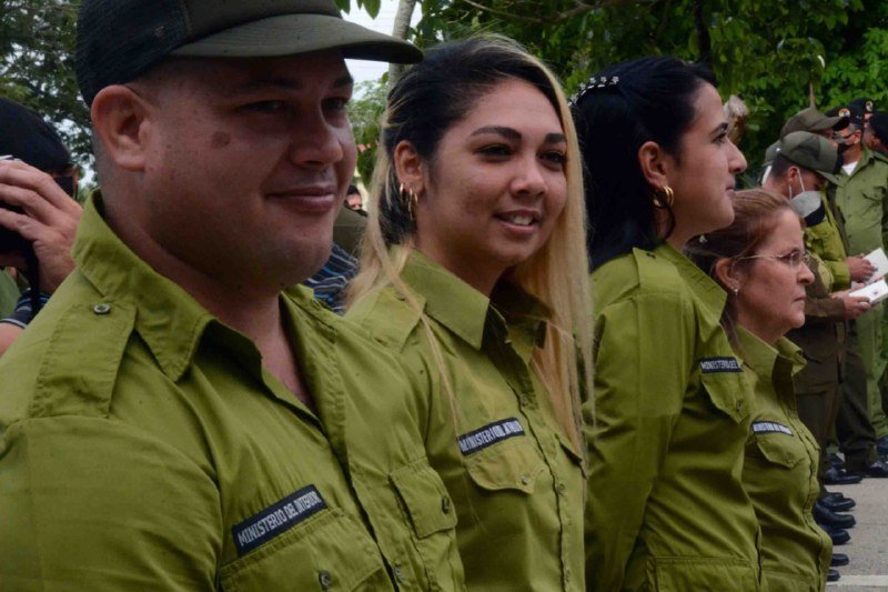Felicidades a los heroicos combatientes del MININT en su aniversario. Las mujeres y las jóvenes generaciones #DefendiendoCuba y con mucha #PasionXCuba