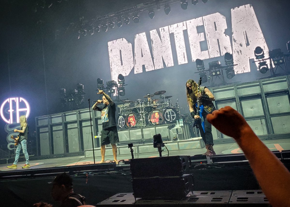 mbad22's tweet photo. #Pantera #metalhammerfestival2023 https://t.co/EkGmhMEvqk