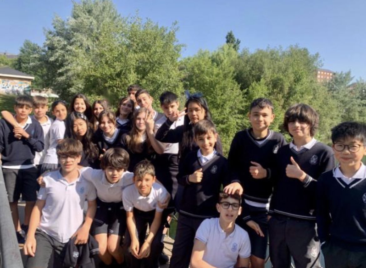 Para completar la unidad de las plantas, los alumnos de 1°de ESO salimos al entorno del colegio para ver todo lo que hemos aprendido en clase. 🌺🌳🍀🌿🌱