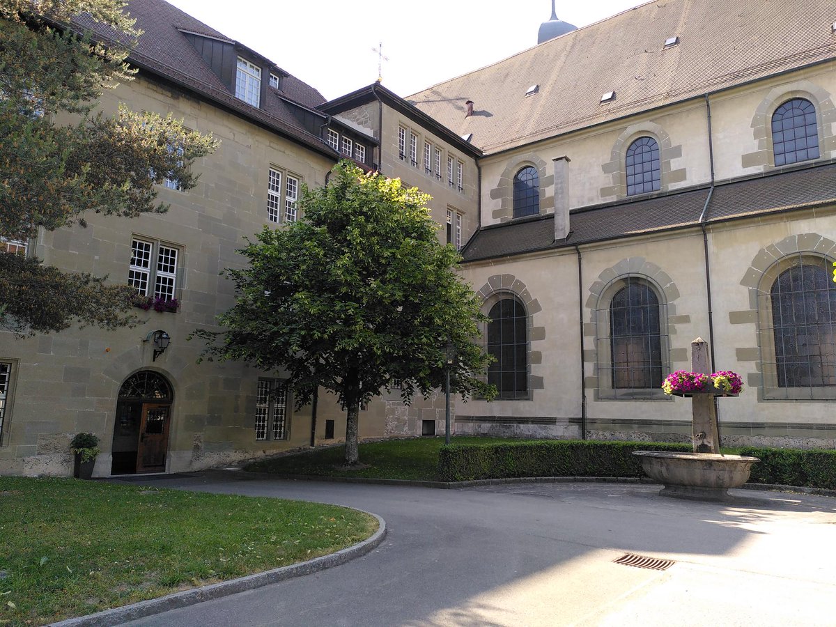ViolaVogler's tweet image. Yesterday, I had the pleasure of meeting the students of the Collège St-Michel in Fribourg. My first scientific presentation in French about #StructuralColor in nature was very exciting. Thank you for the interesting questions! @NCCRbioinspired
#Aresearcherinyourclass #NCCRWomen
