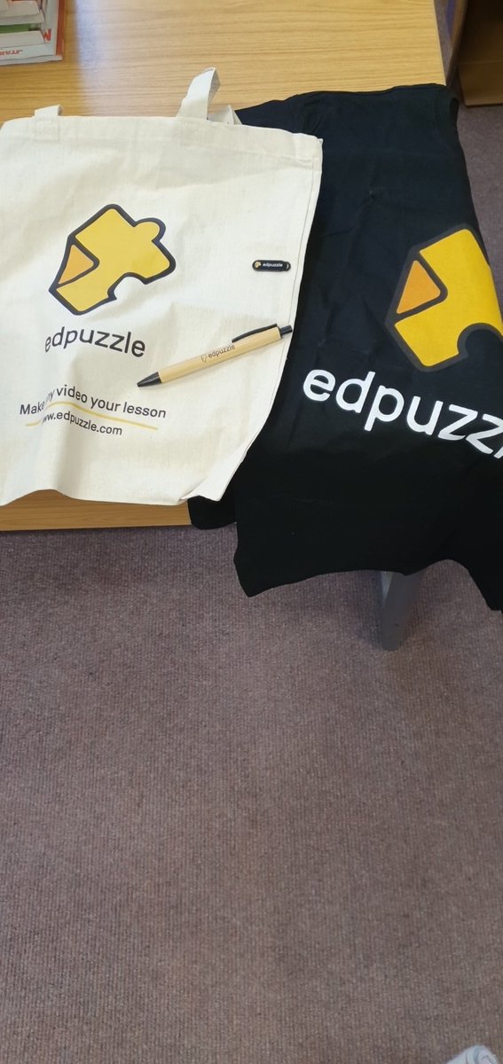 Thanks @edpuzzle for the swag. @LenzieSchLib is sharing it with me @lenzieacad #MIEEScotland #teamLenzie